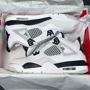 AIR JORDAN 4 RETRO BRAND NEW